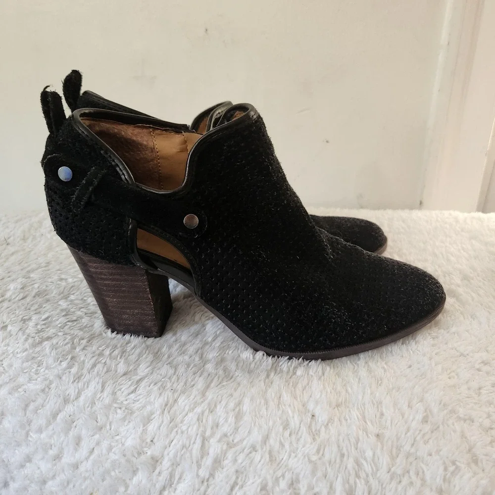 Franco Sarto Dale 2 Black Perforated Suede Cutout Ankle Booties Womens‎ 9M